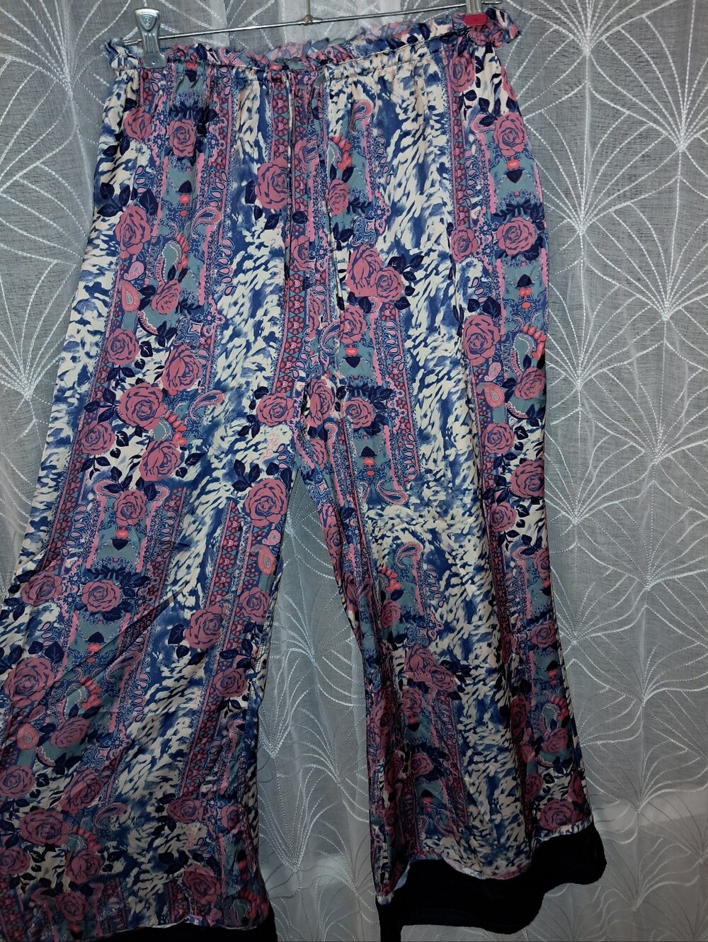 Intimately by Free People brand Women's size xs Flowy lounge floral design pant - Picture 4 of 8